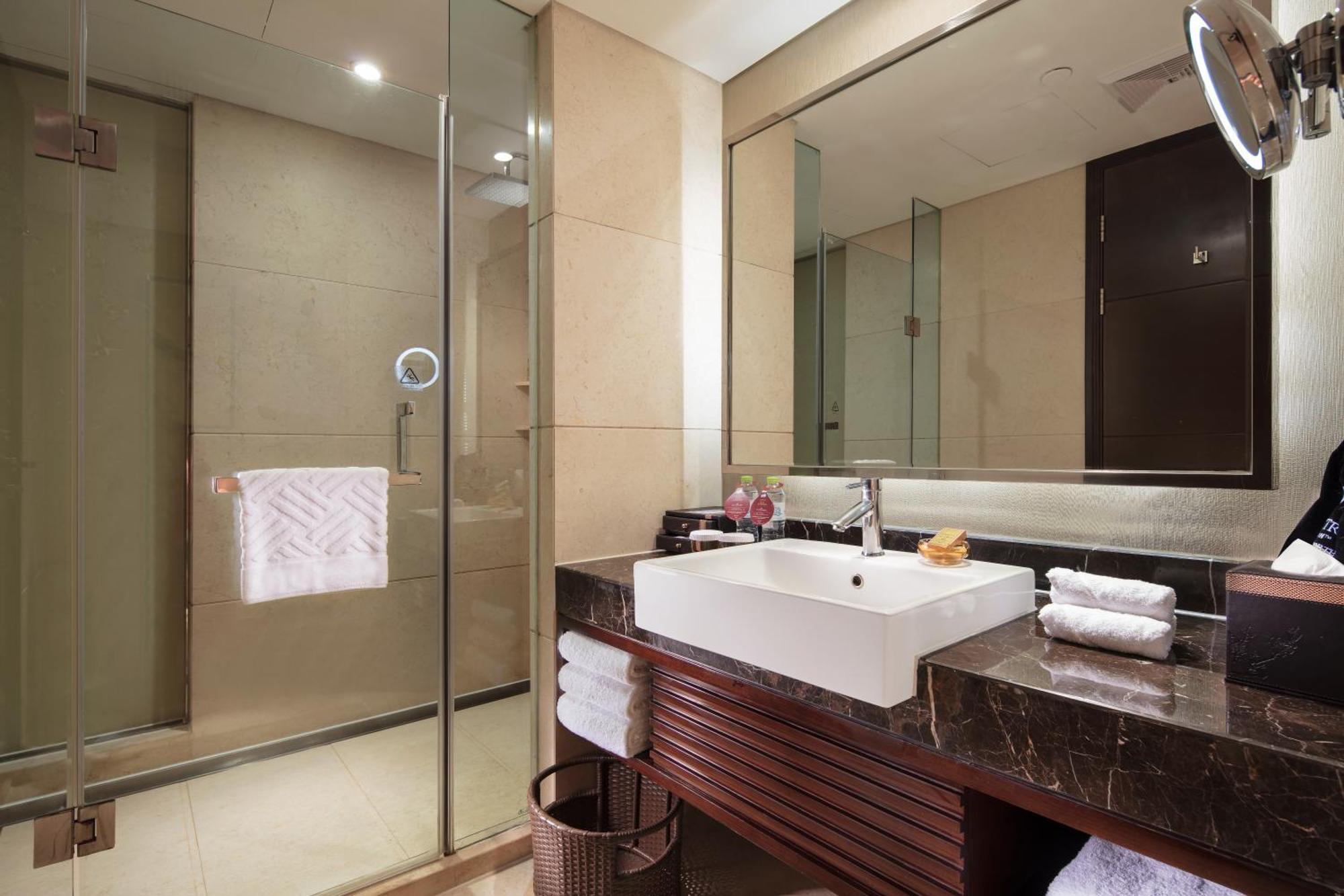 Hotel Doubletree By Hilton Chongqing - Guanyinqiao Railway Station Exterior foto