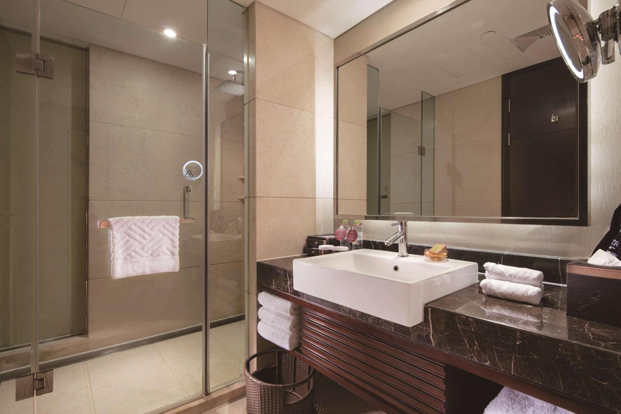 Hotel Doubletree By Hilton Chongqing - Guanyinqiao Railway Station Exterior foto